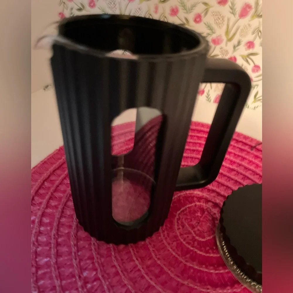 Well Equipped Kitchen 20oz. Black Coffee press. Screw top, roughly 6 in. Height